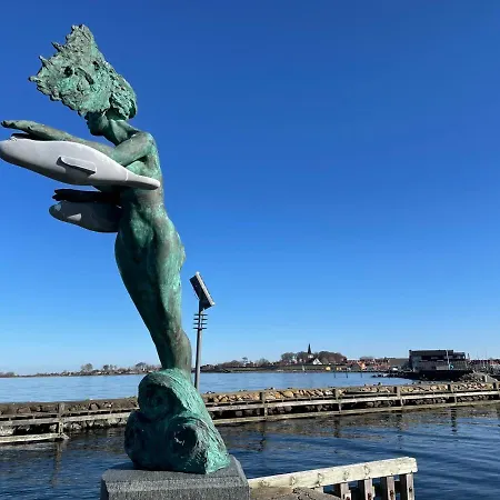 Landejendom بوجنسي