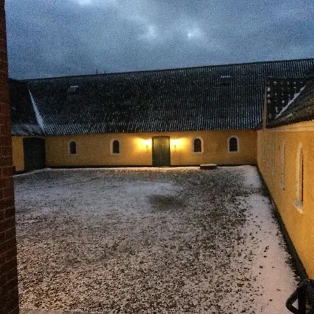 Landejendom بيت للعطل