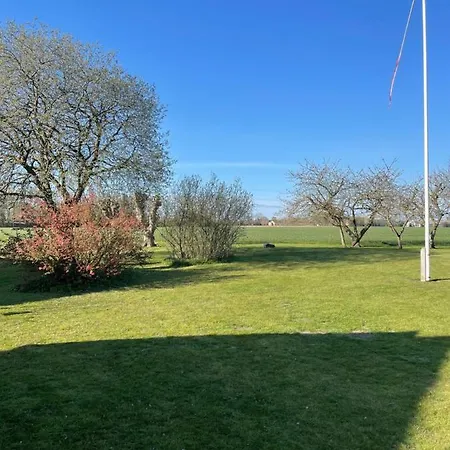 Landejendom بيت للعطل بوجنسي